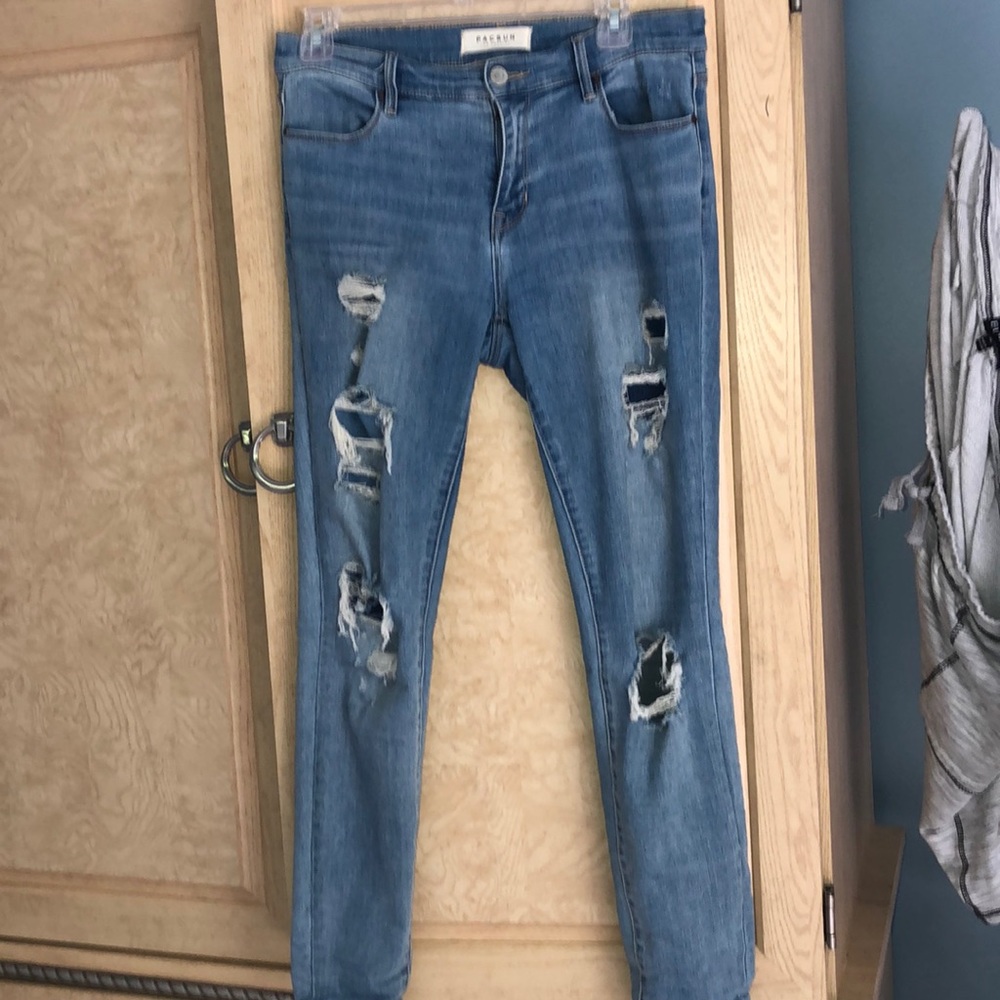 Ripped Skinny Jeans/Jeggings